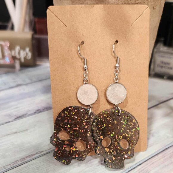 Boutique resin and glitter black skull dangle earrings - Picture 1 of 5